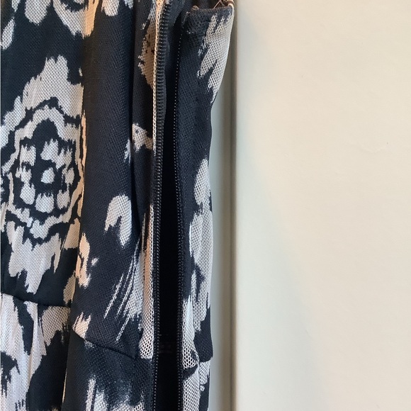 Elegant & fully lined mesh Maxi dress Size 10 - Picture 5 of 9